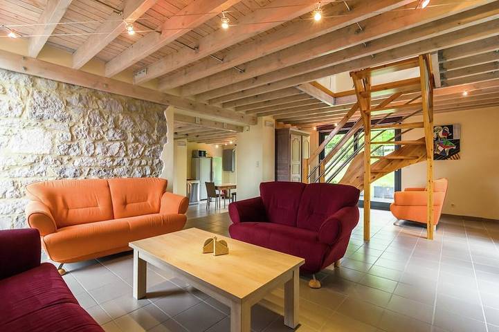Gîte pour 8 personnes, avec jardin à Cerfontaine