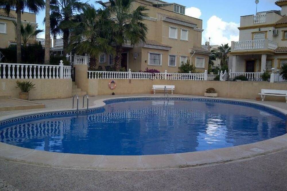 Immaculate and Spacious Playa Flamenca Townhouse Long Term Reduced Rental Rates in Playa Flamenca, Orihuela