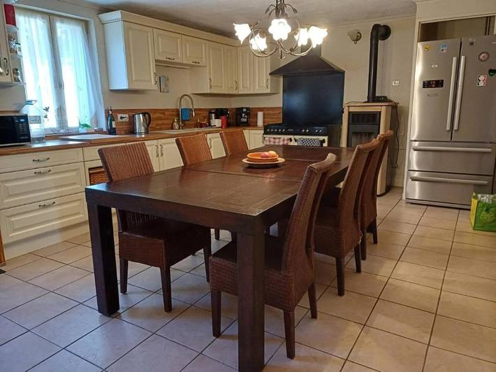 Location de vacances pour 10 personnes, avec piscine ainsi que jardin et vue, animaux acceptés à Pionsat - 2