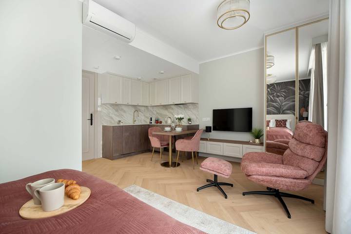 Ganze Ferienwohnung, Luxury Studio with a Balcony | Air Conditioning | Rooftop Terrace in Ciechocinek, Kujawien-Pommern