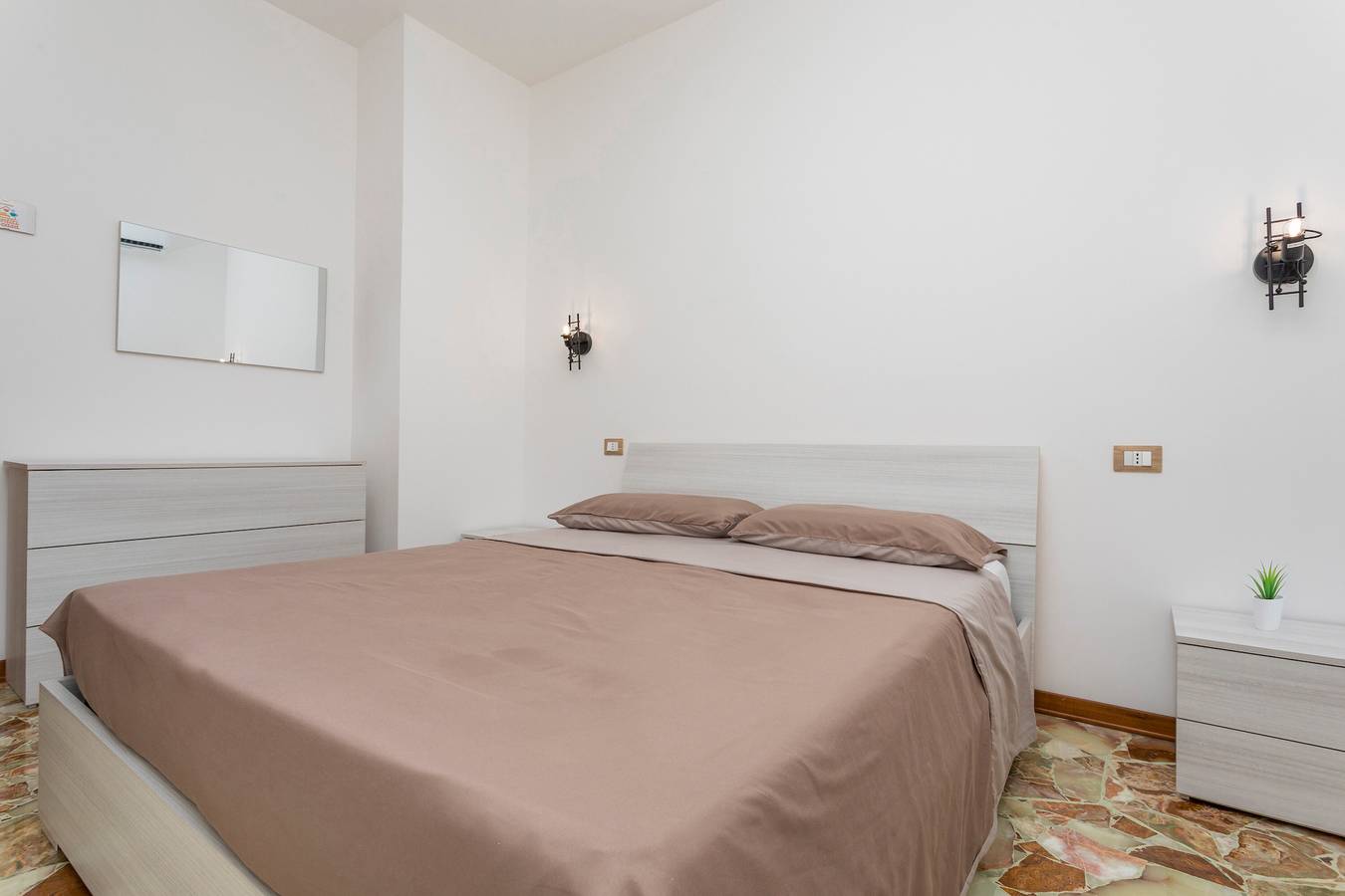 Bed and Breakfast 'Sentiti A Casa' with Wi-Fi and Air Conditioning in Bronte, Mount Etna