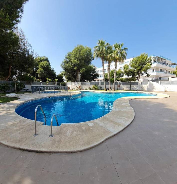 Apartamento para 6 personas, con jardín además de vistas y piscina en Garrucha