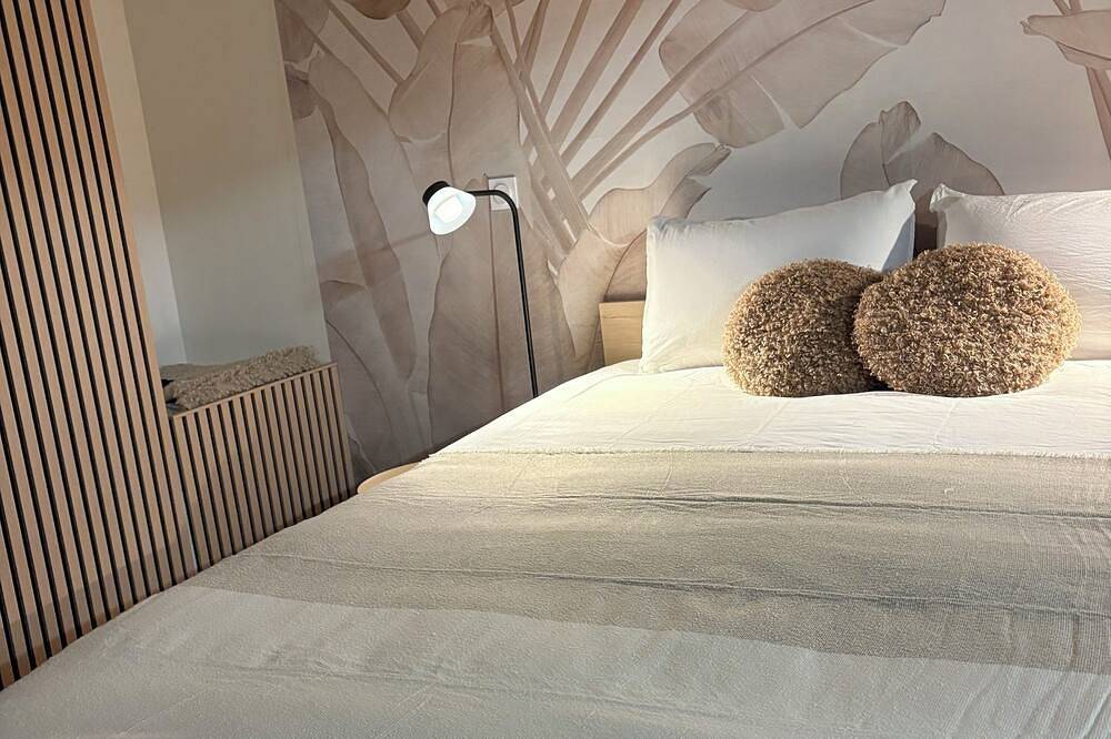 Entire apartment, Lumea Studio - Pool/Resto/Pkg in Éguilles, Mediterranean Coast (France)