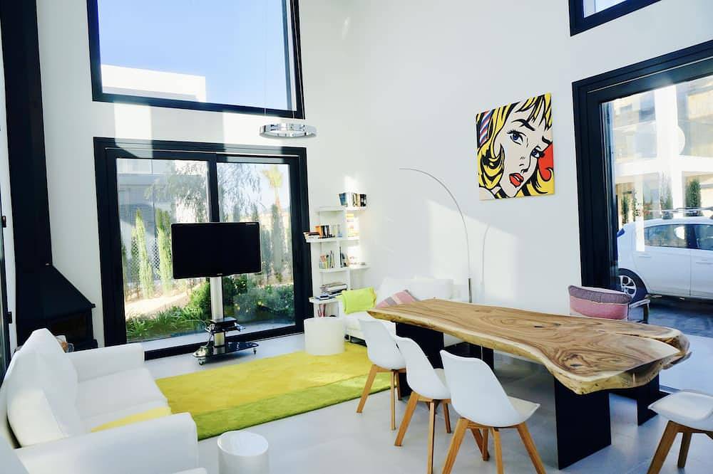 Construction neuve de rêve - villa de style Bauhaus, propre piscine et jardin, près de la plage, in Cala Murada, Manacor