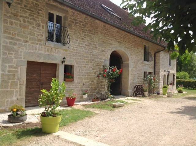 Chambre d’hôte pour 9 personnes, avec jardin dans le Jura - 3