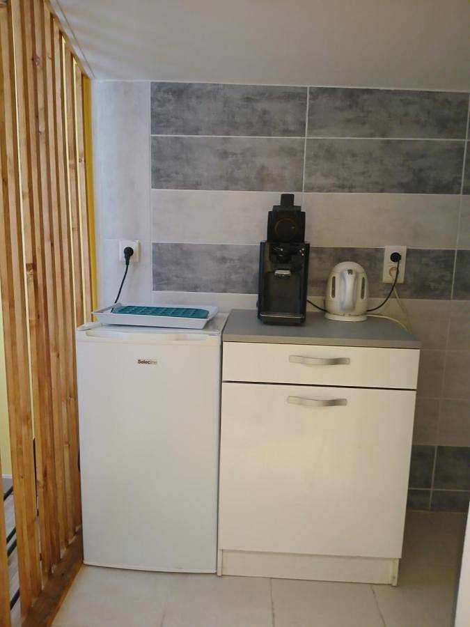 Gîte pour 2 personnes, avec jardin et terrasse à Saintes - 2