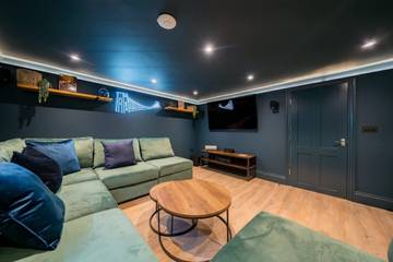 Vacation Rental for 8 Guests in Bristol, South West England, Picture 1