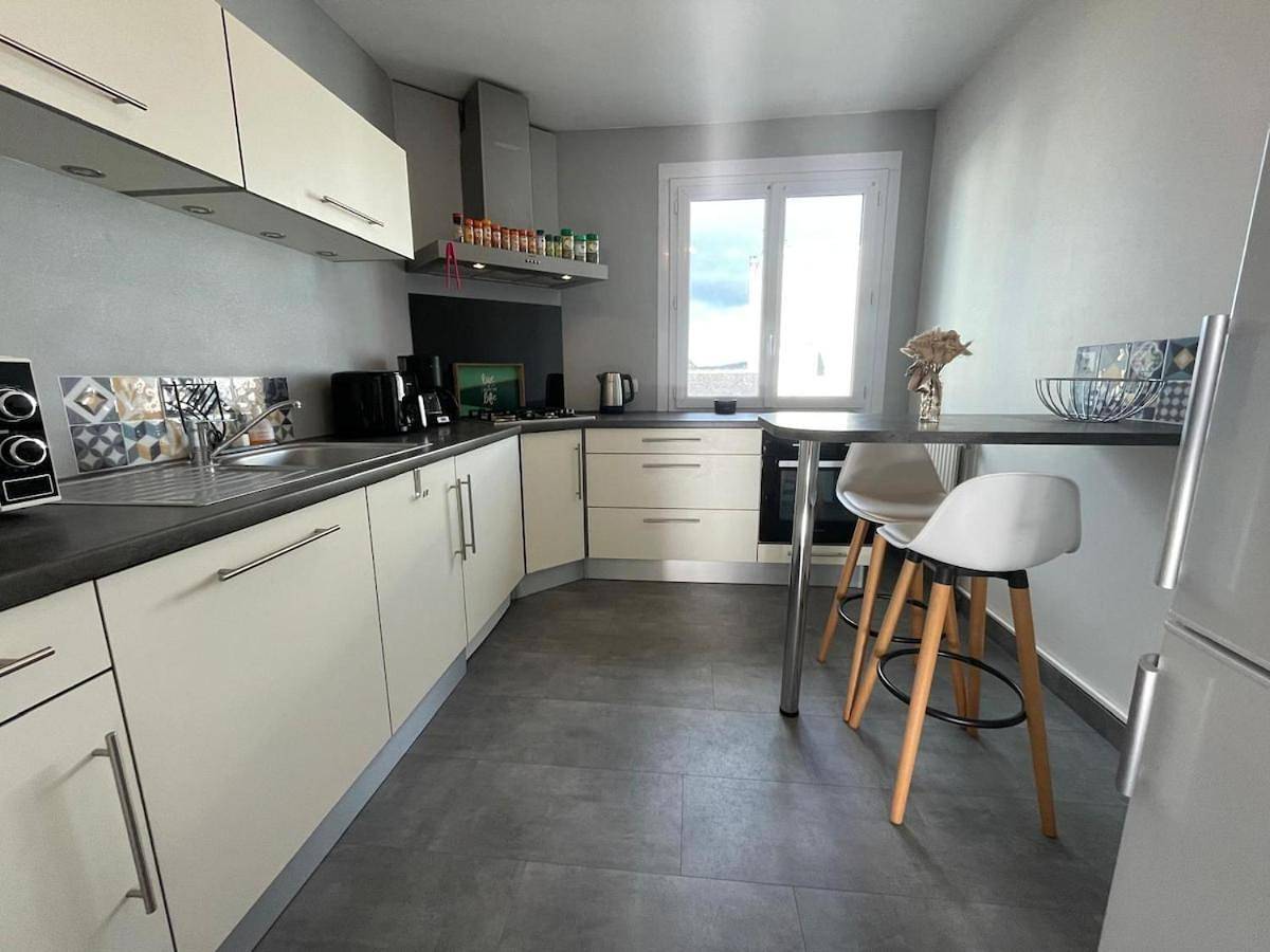 Appartement entier, One-Bedroom Apartment in Landerneau, Région de Brest