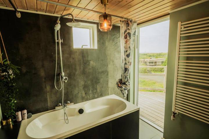 Location de vacances pour 8 personnes, avec terrasse ainsi que vue et jardin à Mosfellsbær - 2