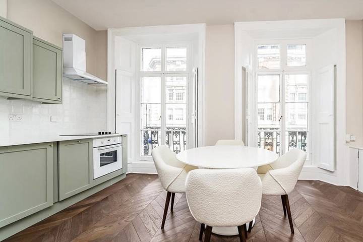 Holiday apartment for 3 people, with balcony, child-friendly in Camden