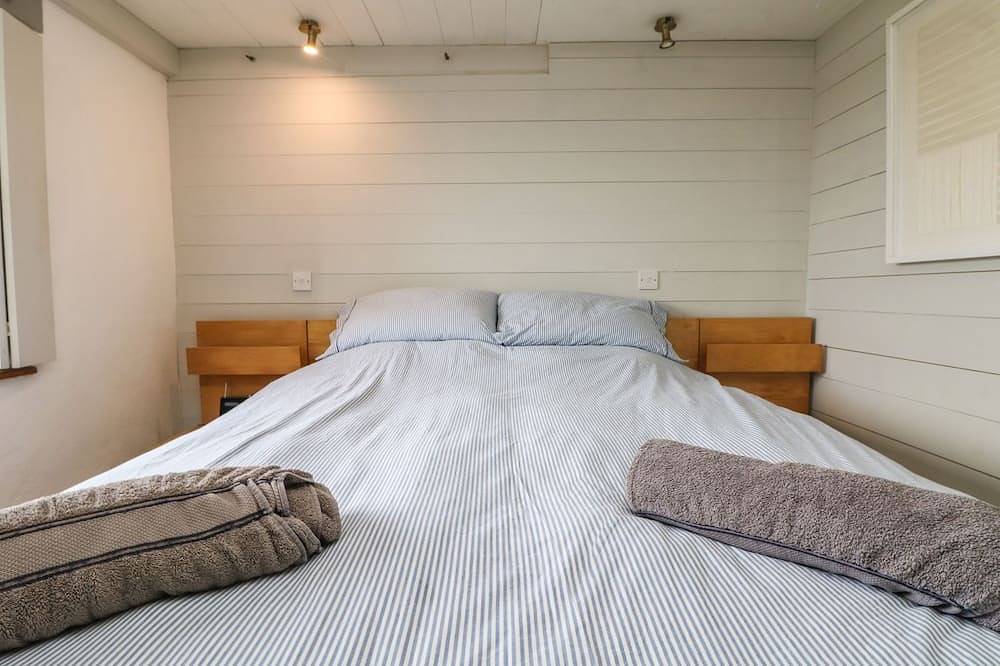 An Skyber, family friendly, character holiday cottage in Perranuthnoe in Cornwall