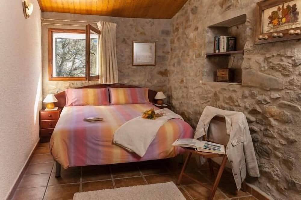 Turismo rural en el Ripollès. Pirineo de Girona. Ideal para familias con niños in San Juan de las Abadesas, Pirineo Catalan