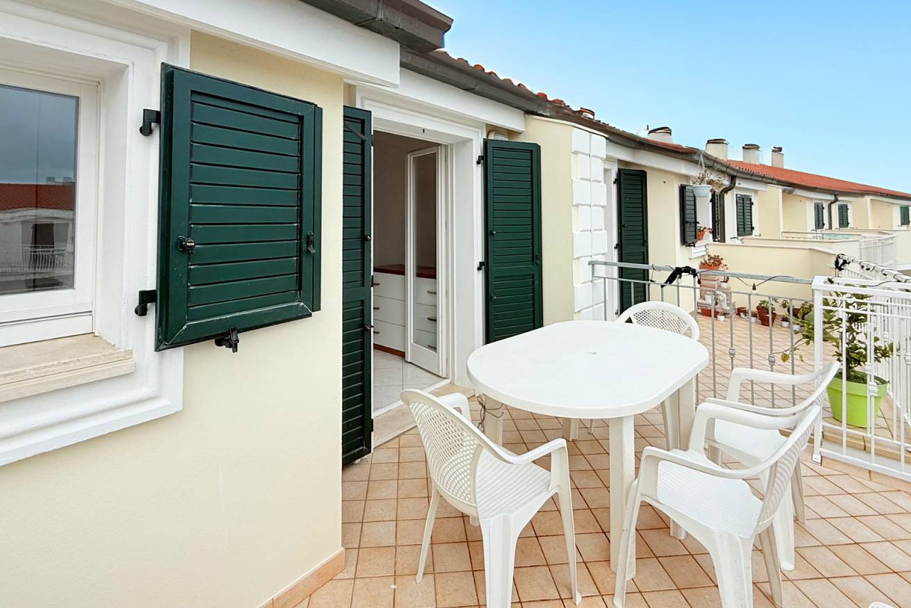 Appartamento intero, P076 - Porto Recanati, comodo trilocale con terrazzo e lavatrice in Porto Recanati, Costa Adriatica Marche