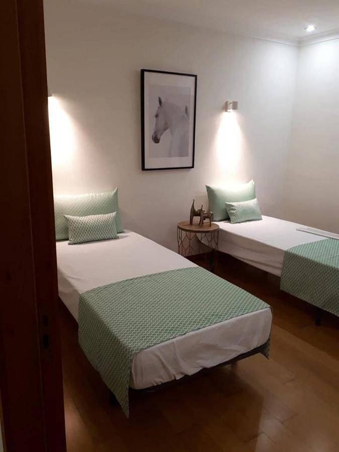 Gîte pour 2 personnes, avec piscine ainsi que vue et jardin dans Fão - 3