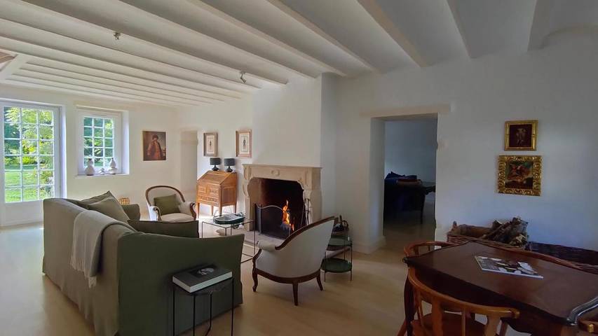 Location de vacances pour 13 personnes, avec terrasse ainsi que jardin et piscine à Levernois - 2