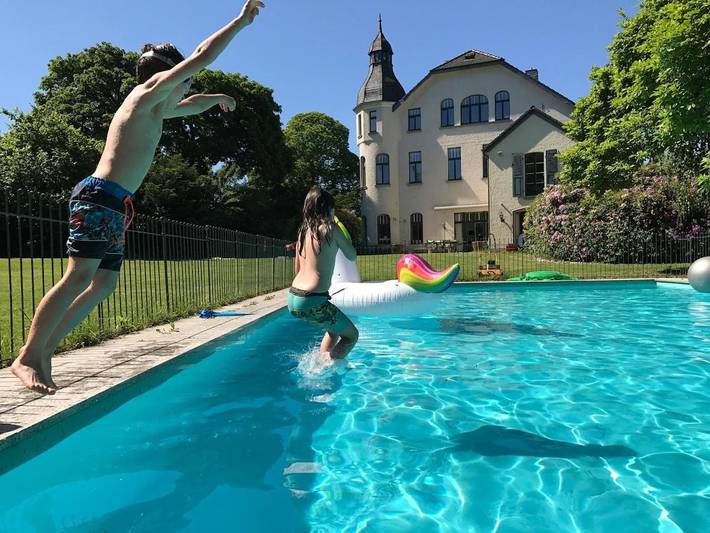 Ferienwohnung für 6 Personen, mit Terrasse und Garten sowie Pool und Seeblick in Langenfeld (Rheinland)