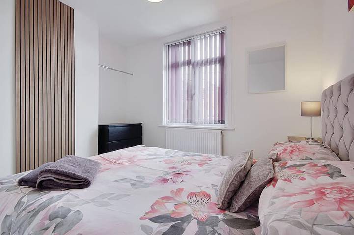 Appartement entier, Appartement-Salle de bain privée-683 Wimborne Road in Bournemouth, Angleterre du Sud-Ouest