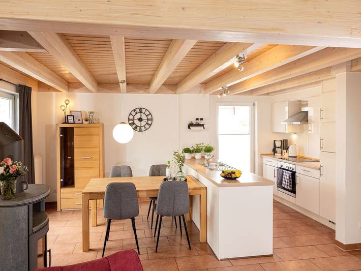 Ferienhaus für 4 Personen, mit Whirlpool und Terrasse sowie Garten und Sauna