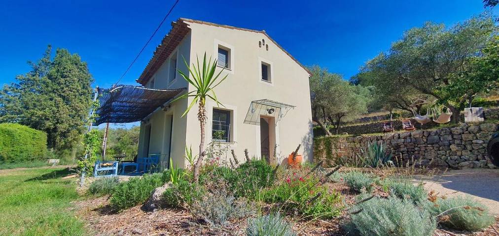 Villa pour 4 personnes, avec jardin et sauna ainsi que vue et piscine, adapté aux familles