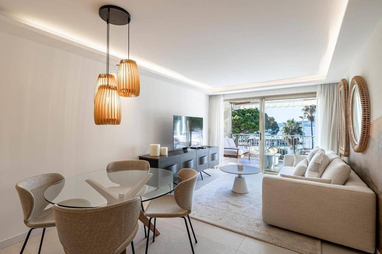 Appartement entier, Ref 1979 - Cannes Palm beach- Sea view apartment for rent in Cannes, Côte méditerranéenne (France)