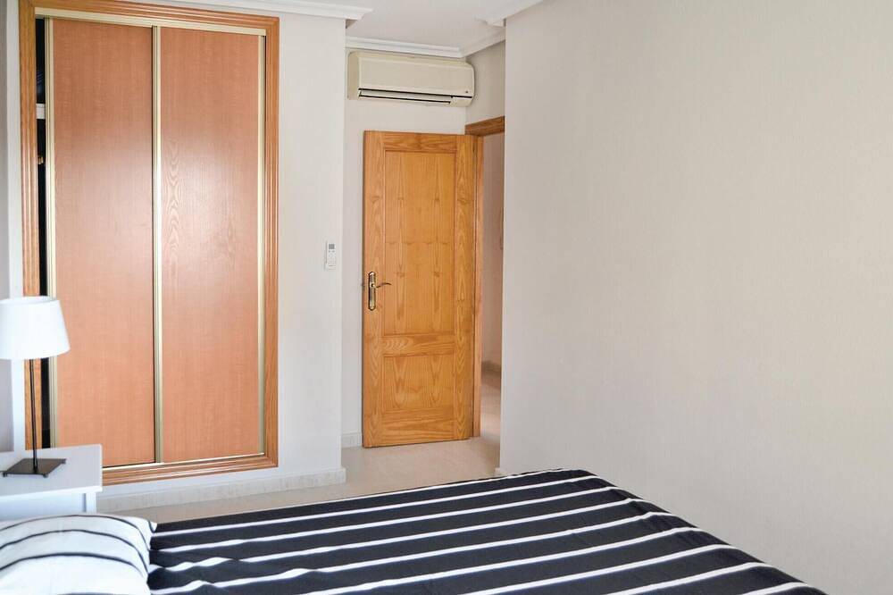 Entire apartment, Beach front apartment in Orihuela Costa with Wifi in Cabo Roig, Costa Blanca