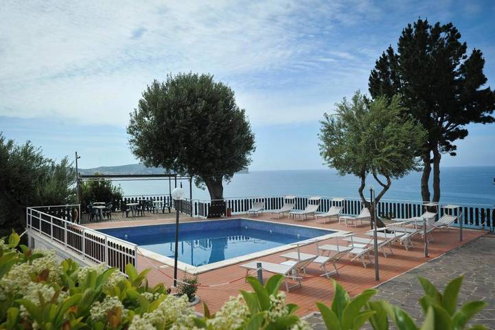 Villaggio vacanza per 4 persone, con Balcone e Terrazza nonché Giardino e Piscina in Cilento