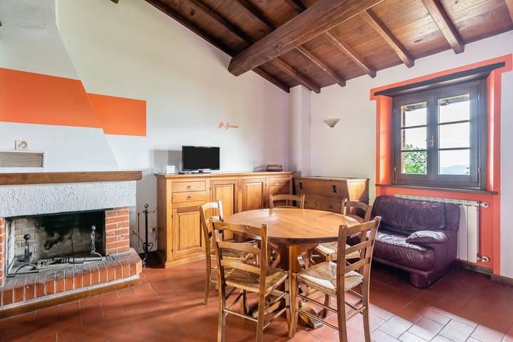 Appartamento intero, Casa vacanze "Serrino 4" con vista sulle montagne, piscina e Wi-Fi in San Marcello Pistoiese, San Marcello Piteglio