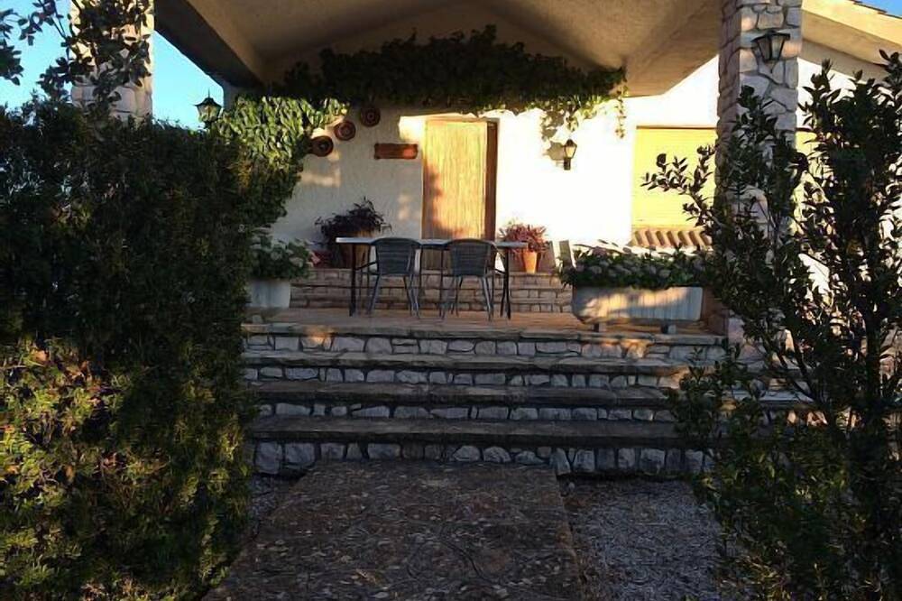 Casa rural (alquiler íntegro) La Roureda para 8 personas in Àger, Noguera