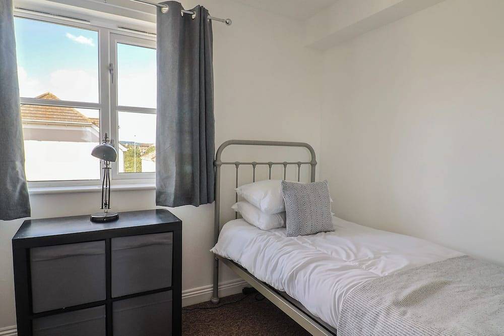 2 Lyme Mews, pet friendly, country holiday cottage in Seaton, Devon in Seaton, Devon