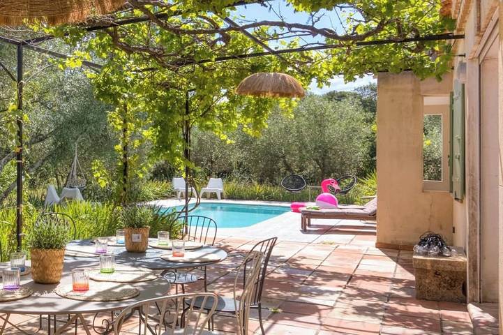 Location de vacances pour 8 personnes, avec jardin, animaux acceptés à Junas