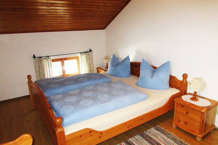 Ferienwohnung für 7 Personen, mit Balkon und Garten in Taching am See