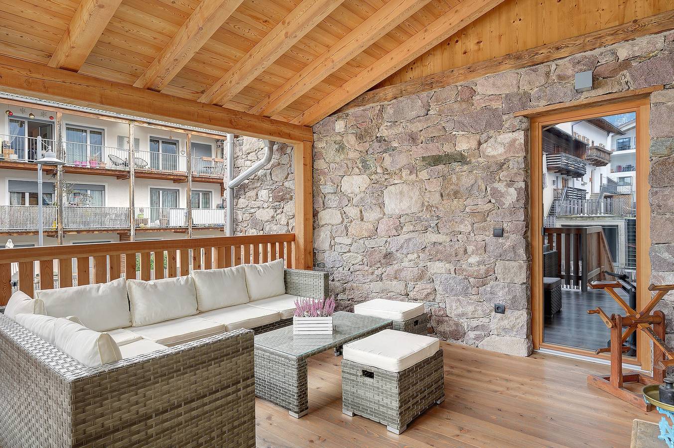 Ganze Wohnung, Ferienwohnung 'Alpin Chalet Samer Bauernstube' mit Bergblick, Garten und Wlan in Sarnthein, Sarntal
