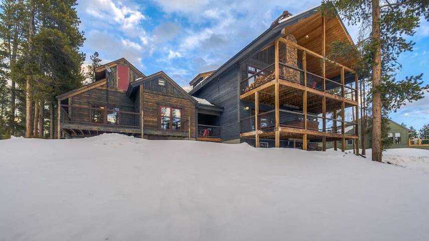 Vacation rental for 32 people, with balcony in Fraser