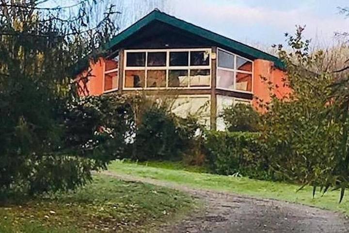 Location de vacances pour 8 personnes, avec vue et piscine ainsi que jardin et terrasse à Saint-Hilaire-de-Lusignan - 2