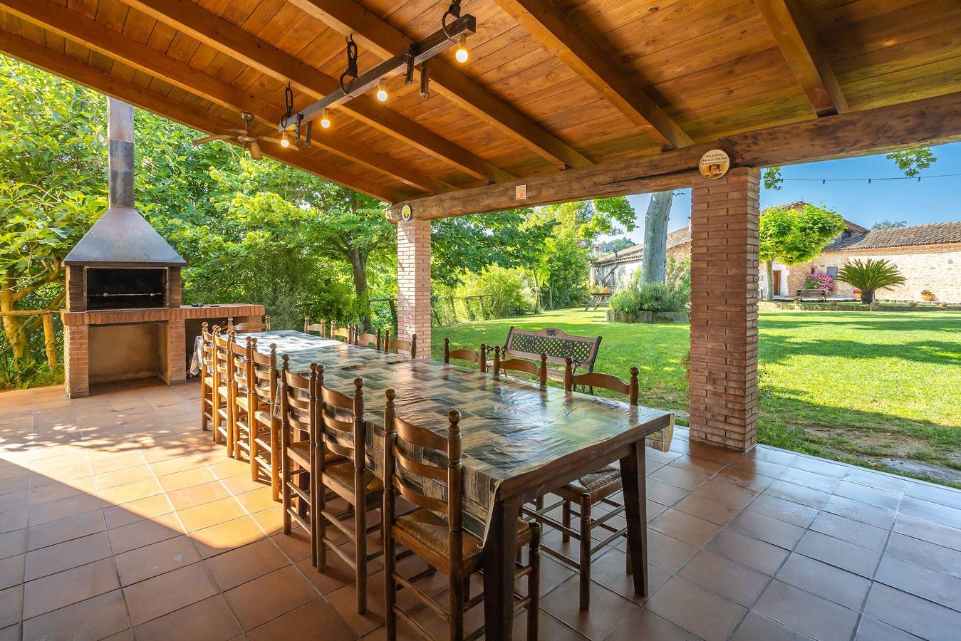 Casa de férias 'Mas' com vista para a montanha, Wi-Fi e ar condicionado in Fontcoberta, Pla de l'Estany