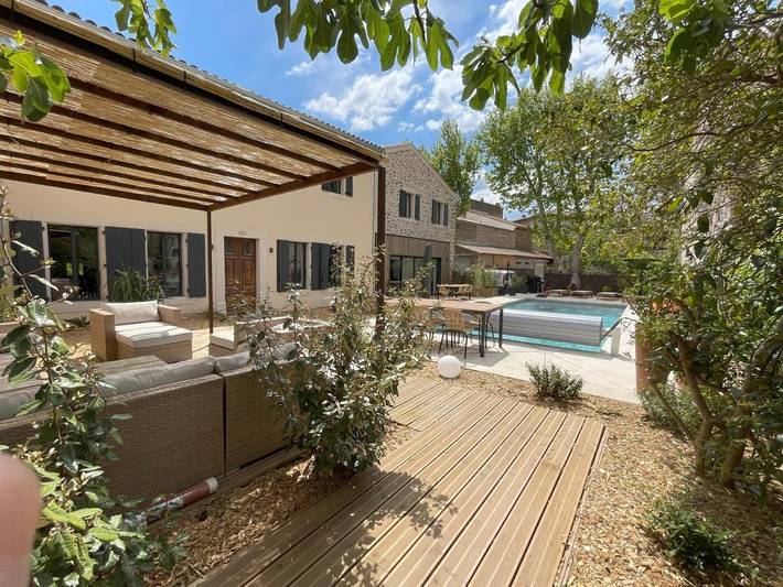 Location de vacances pour 14 personnes, avec Terrasse ainsi que Jardin et Piscine à Montséret
