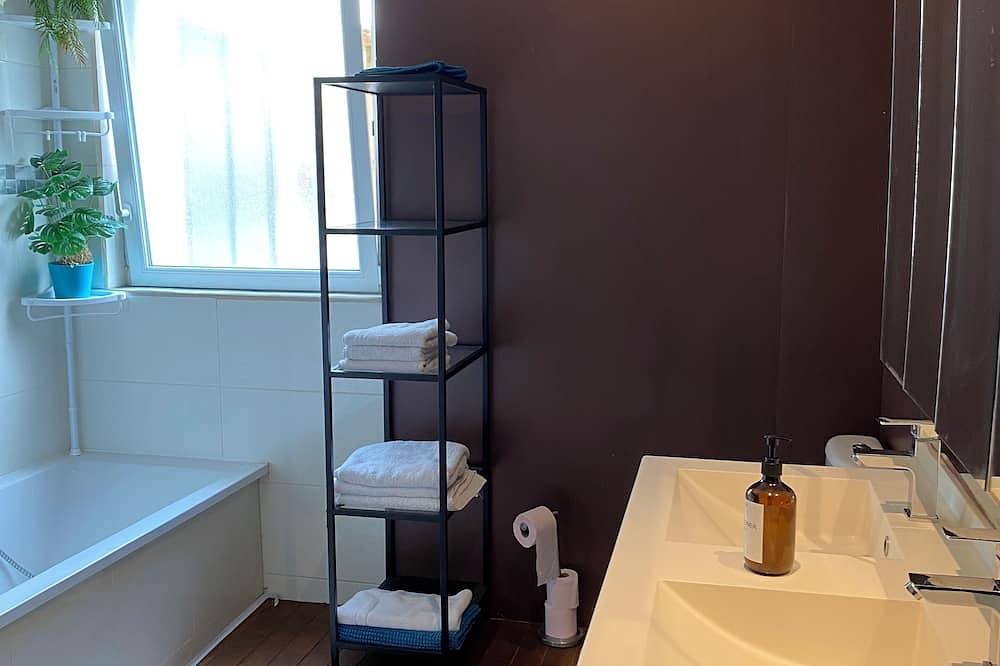 Nice town house, 4 mn from Bordeaux Rive droite Private swimming pool in Cenon, Bordeaux region