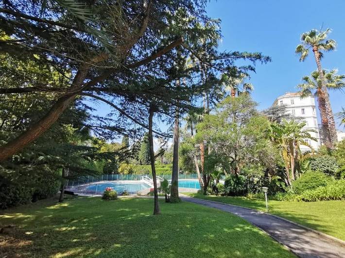 Gîte pour 4 personnes, avec piscine ainsi que bassin pour enfant et jardin dans Chateau Et Parc Vallombrosa Cannes - 4