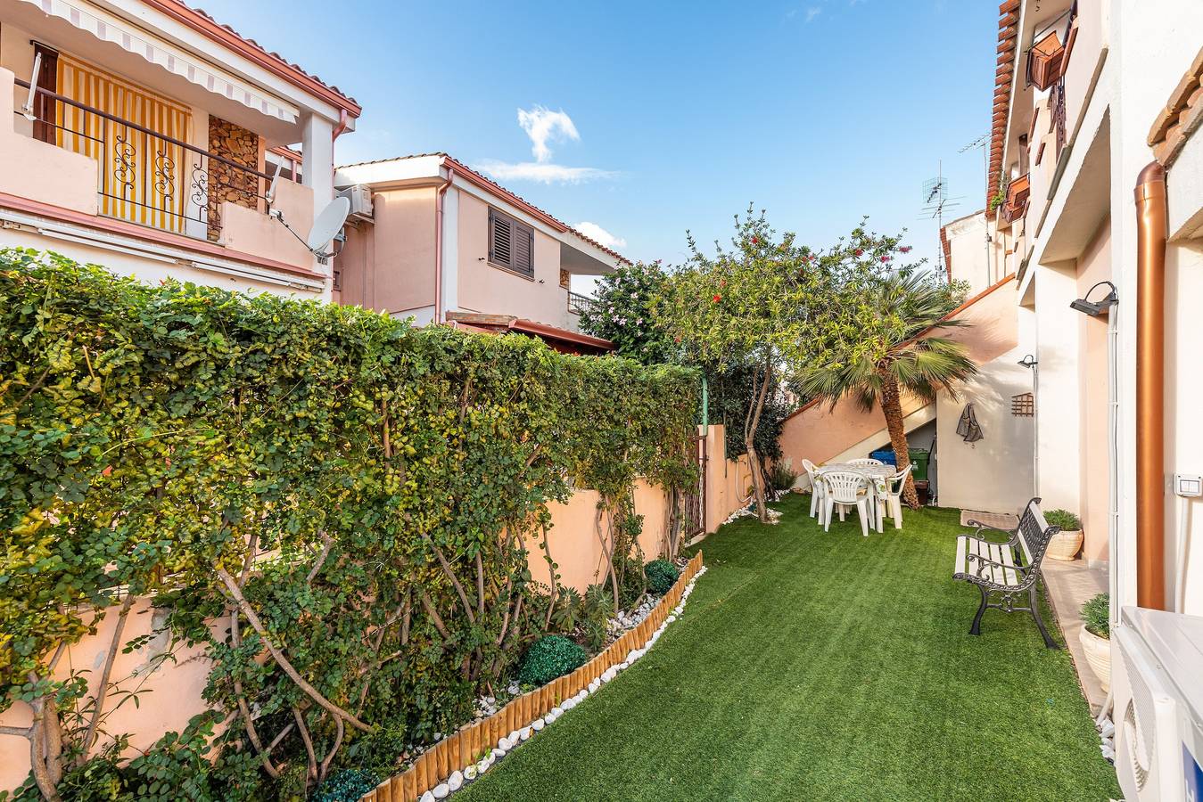 Casa Clà: casa vacacional con jardín y aire acondicionado in Crabonaxa/Villasimius, Villasimius