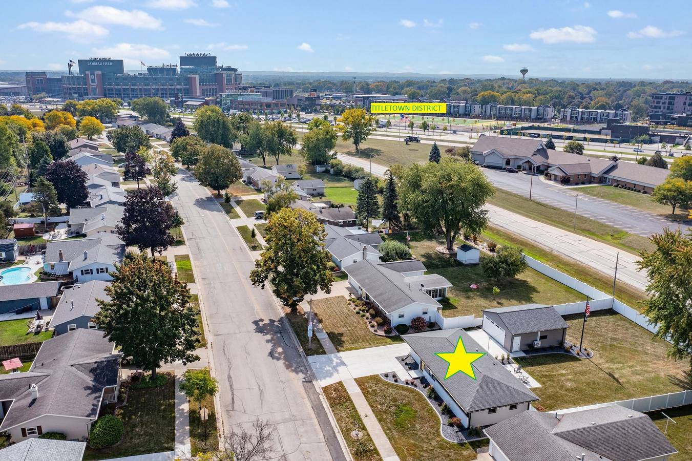 Full Remodel! Steps to Lambeau, Titletown, Resch! in Green Bay, Condado de Brown (WI)