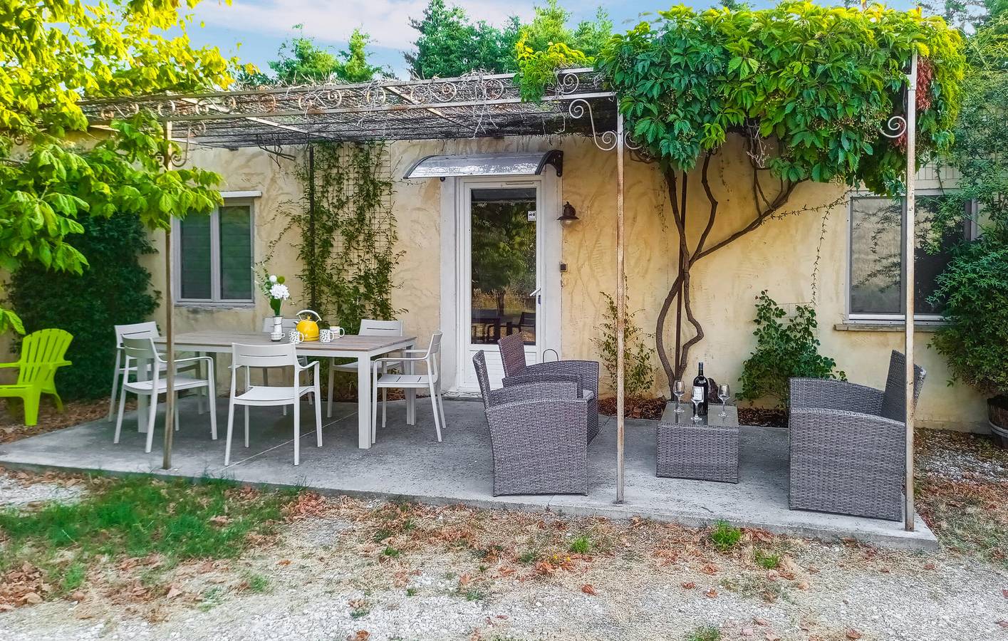 Appartement confortable avec jardin près du centre-ville de Courthézon - Parking et Wi-Fi gratuits in Courthézon, Vaucluse