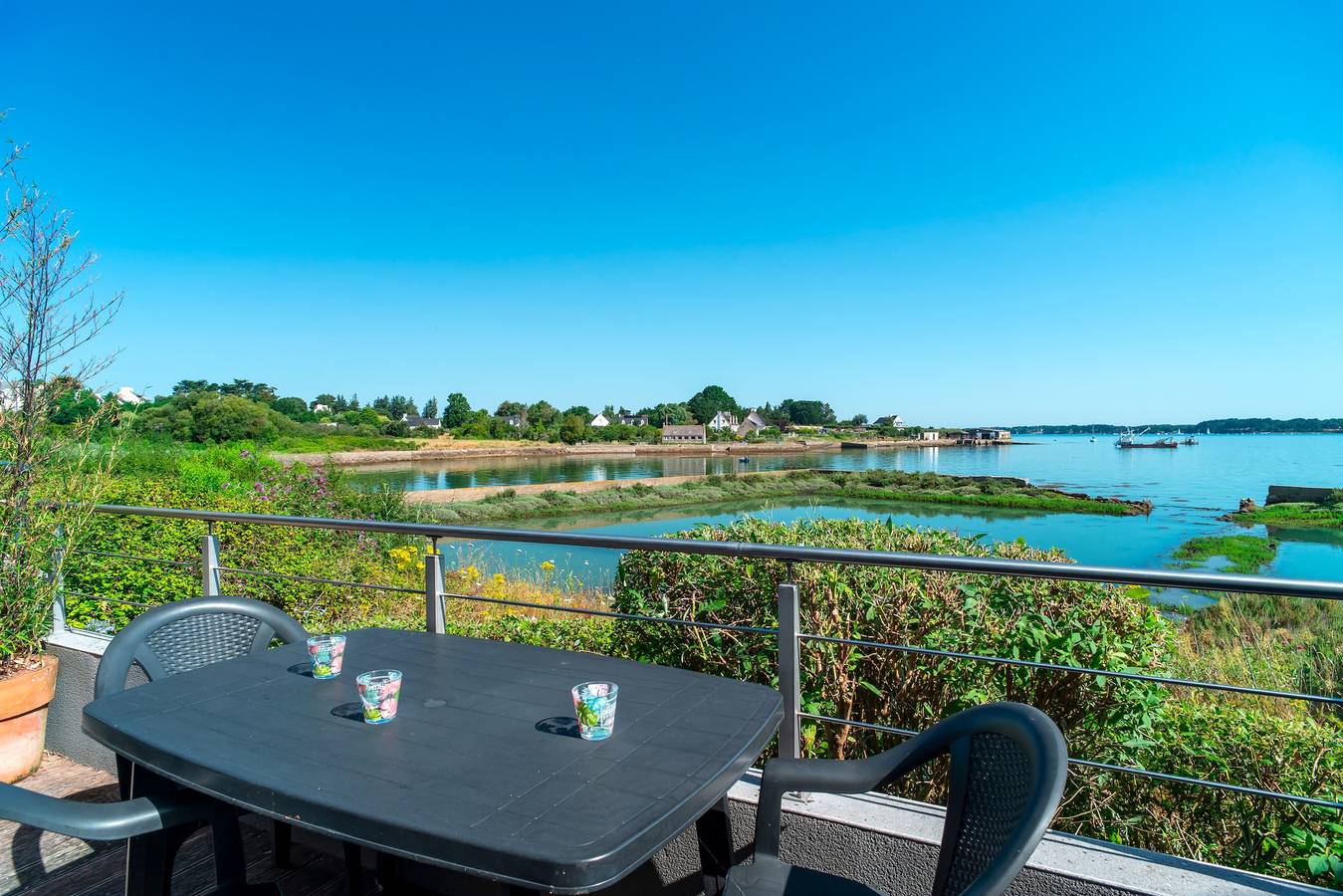 L'abri de Port Fétan - Vue mer in Locmariaquer, Côte des Mégalithes