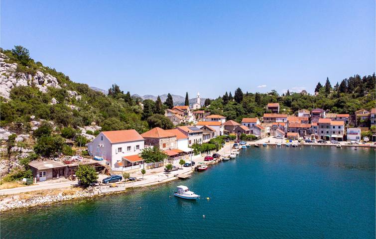 Reizendes Apartment mit einem Schlafzimmer in der Nähe der Neretva mit Terrasse und Annehmlichkeiten in Rogotin, Dubrovnik-Neretva