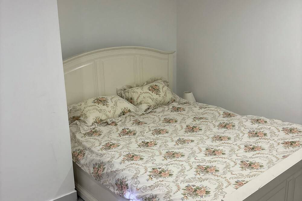 Modern house with garden telecommuting space in Bobigny, Seine-Saint-Denis