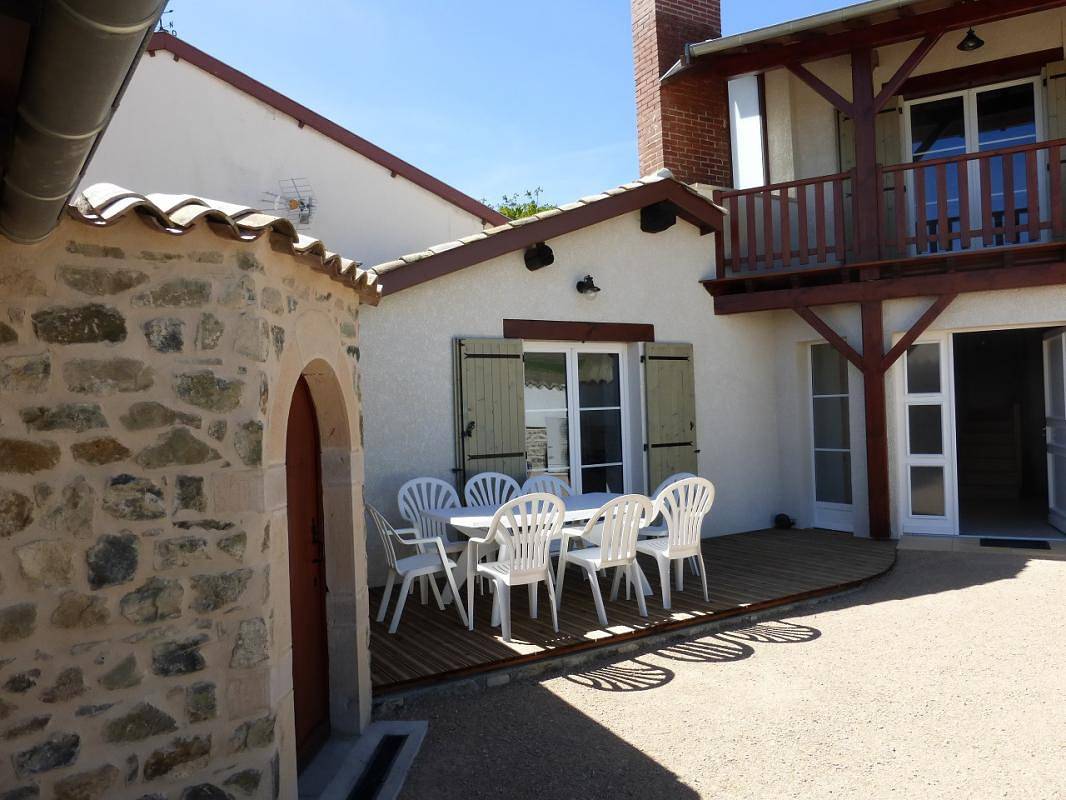 Gîte voor 6 personen met tuin in Quincié-en-Beaujolais, Villefranche-sur-Saône en omgeving