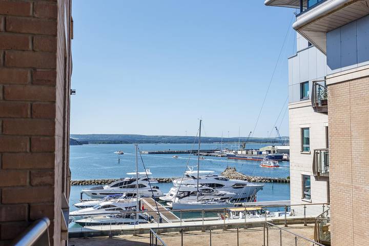 Apartment for 4 people, with balcony/terrace, child-friendly in Poole