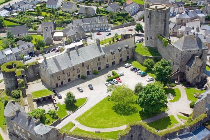 Hotel für 4 Personen, mit Terrasse in Bricquebec-en-Cotentin