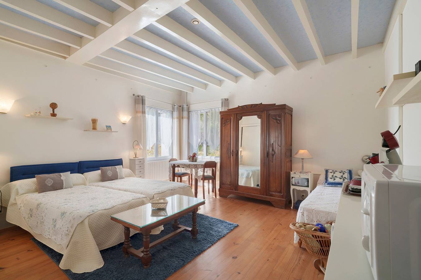 Chambre d’hôtes « Chambre Bleue » avec jardin privé, Wi-Fi et climatisation in Saint-Aulaye, Périgord Vert