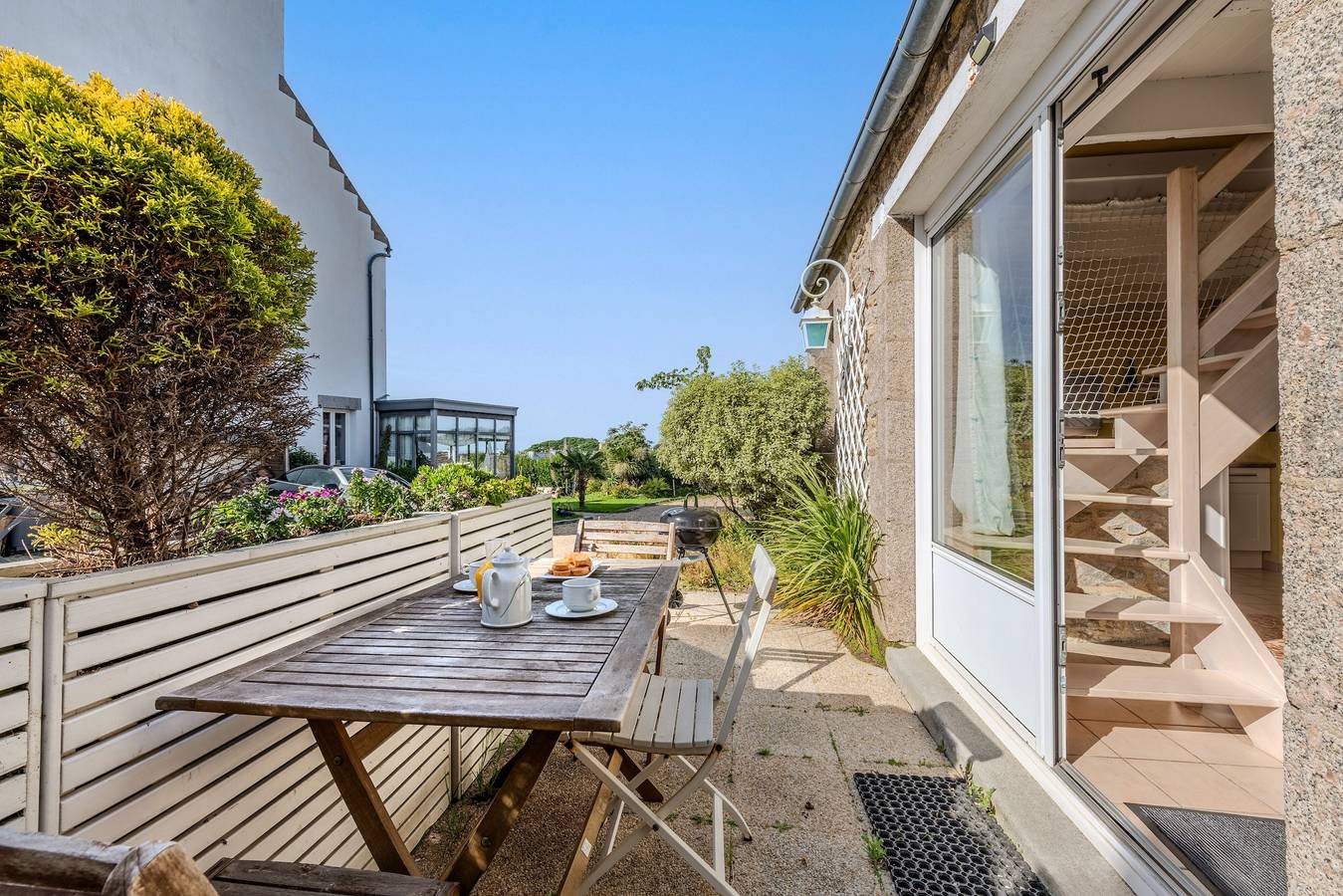 Gîte cosy « La Maison Du Gardien »vue mer & port Gr 34 à pied in Ploudalmézeau, Région de Brest