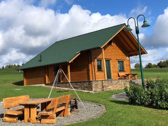Chalet voor 4 personen, with Whirlpool and Terras as well as Tuin and Sauna